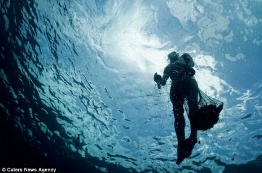 FOTO Descoperire INCREDIBILA in Oceanul Indian! Oamenii astia sunt UNICI pe fata pamantului! Modul in care prind peste socheaza planeta!_11