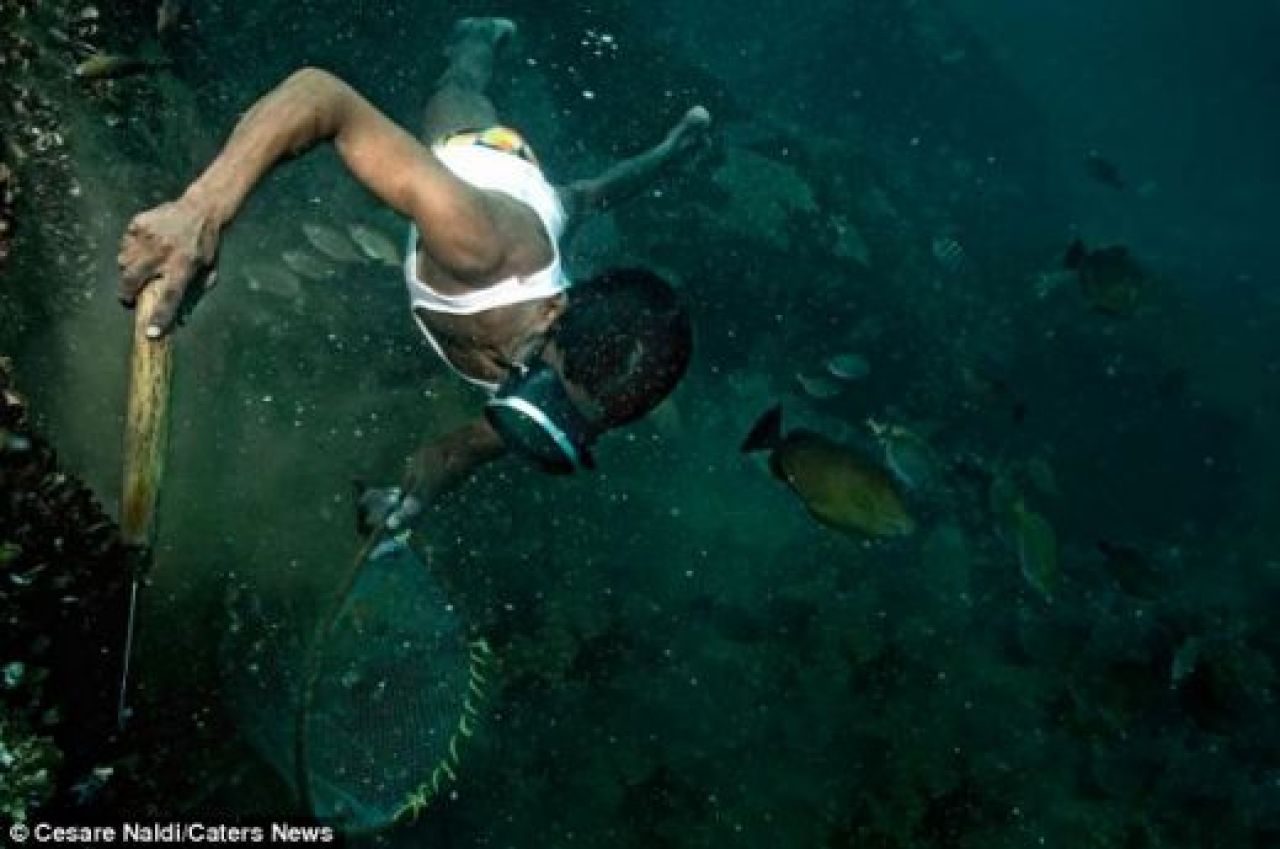 FOTO Descoperire INCREDIBILA in Oceanul Indian! Oamenii astia sunt UNICI pe fata pamantului! Modul in care prind peste socheaza planeta!_16