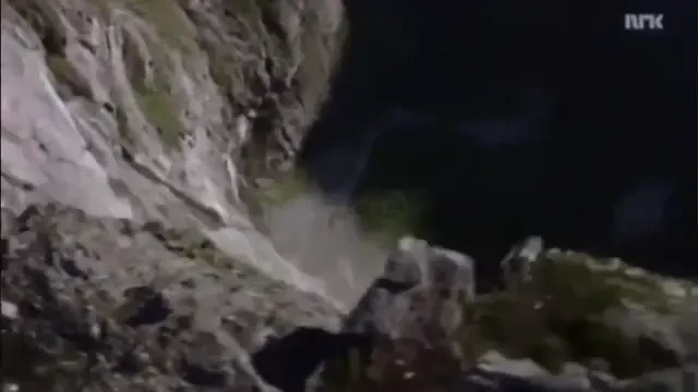 Un gimnast a supravietuit MIRACULOS dupa ce a cazut in gol de la 1200 m: L-a salvat gandul celor doi copii care ar fi ramas fara tata! VIDEO