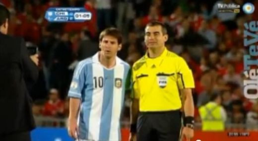 Tata, stai putin! Nu intra la vestiare! Messi a intrat in panica la faza asta! Ce i-a cerut arbitrul la pauza e GENIAL! VIDEO