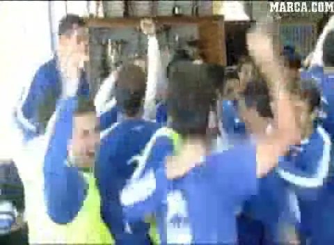 VIDEO: Reactia SENZATIONALA a unor anonimi cand au aflat ca vor da peste Mourinho si Ronaldo: au petrecut cu sampanie in vestiar :) Cu cine joaca Barca si Real in Cupa: