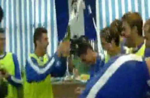 VIDEO: Reactia SENZATIONALA a unor anonimi cand au aflat ca vor da peste Mourinho si Ronaldo: au petrecut cu sampanie in vestiar :) Cu cine joaca Barca si Real in Cupa: