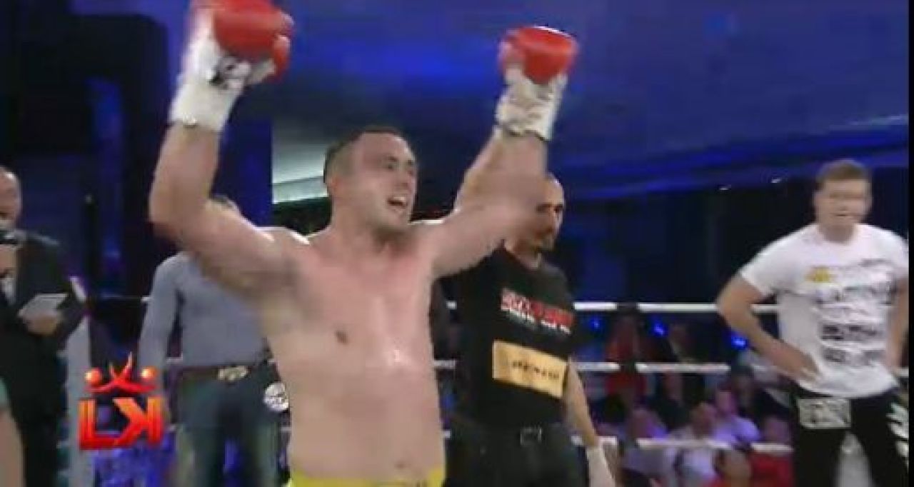 VIDEO: Ciobanu l-a batut pe Poturak! Andrei Stoica a facut SHOW cu Milanovic! Sandu Lungu l-a DISTRUS pe Deutsch Pu'u! Vezi TOT ce s-a intamplat in gala de la Arad_11