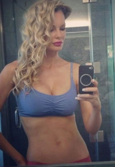 Pozele astea NU trebuia sa le vada nimeni! Vedetele mondiale care s-au facut de ras! Cum au cazut in penibil Rihanna, Lady Gaga si Kim Kardashian:_11
