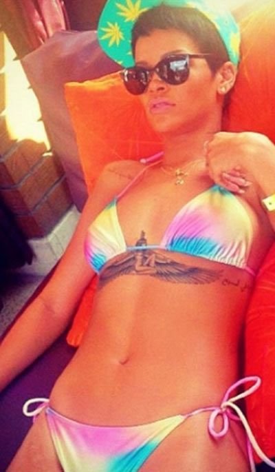 Pozele astea NU trebuia sa le vada nimeni! Vedetele mondiale care s-au facut de ras! Cum au cazut in penibil Rihanna, Lady Gaga si Kim Kardashian:_26