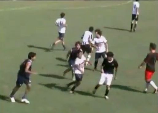 Record NEMAIVAZUT in fotbal: Un arbitru a eliminat 36 de jucatori dupa o bataie ca in filmele cu Bruce Lee!