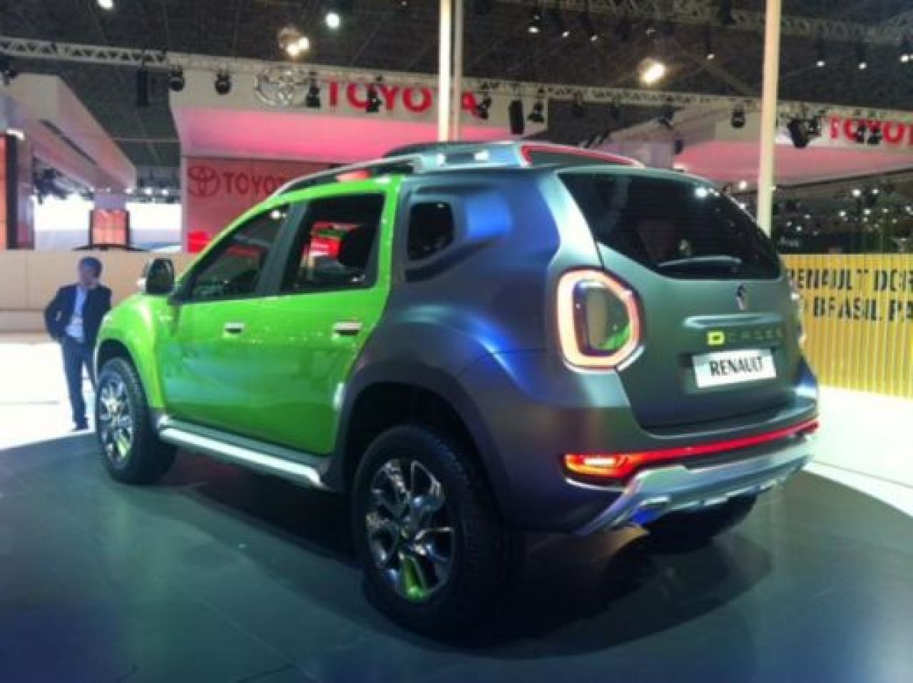 FOTO Un nou Duster face RAVAGII in Brazilia! Cum arata DCross, conceptul SALBATIC de la Renault:_3