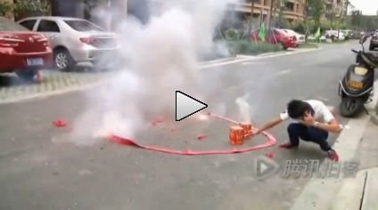 VIDEO Le-a stricat nunta dupa ce s-a umplut de SANGE! Greseala FATALA a unui chinez care voia sa aprinda artificii!