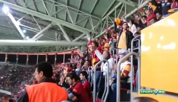 Atmosfera de pe Ali Sami Yen iti va face pielea de gaina! Turcii au spart bariera sunetului :) Nu se mai auzeau nici tunetele! VIDEO EXCLUSIV