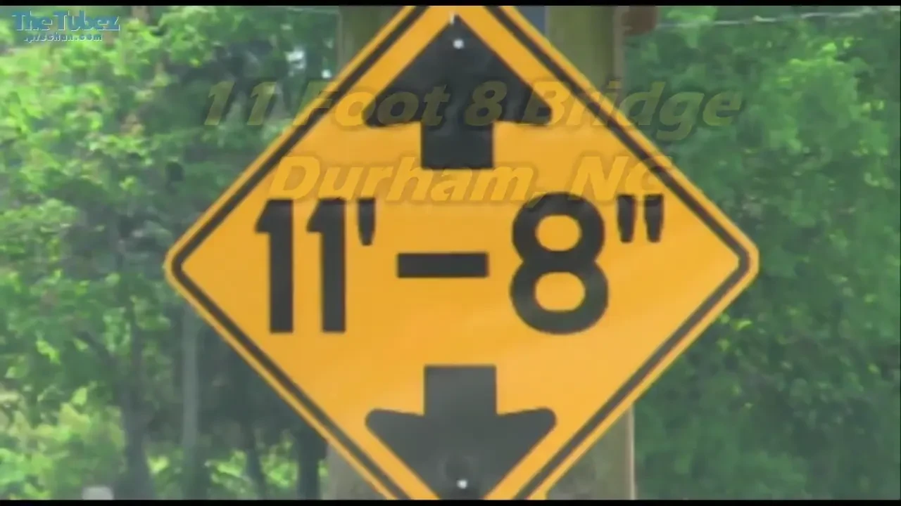 VIDEO Cel mai DUR pod din lume! De 100 de ani se intampla ASTA in fiecare luna! Ce patesc soferii neatenti la semne: