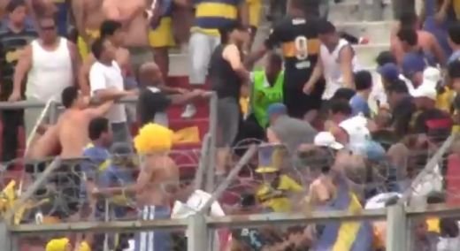 La Boca - River nu se numara golurile, ci MORTII din tribune! Ce pateste un steward care ii provoaca pe fani: VIDEO