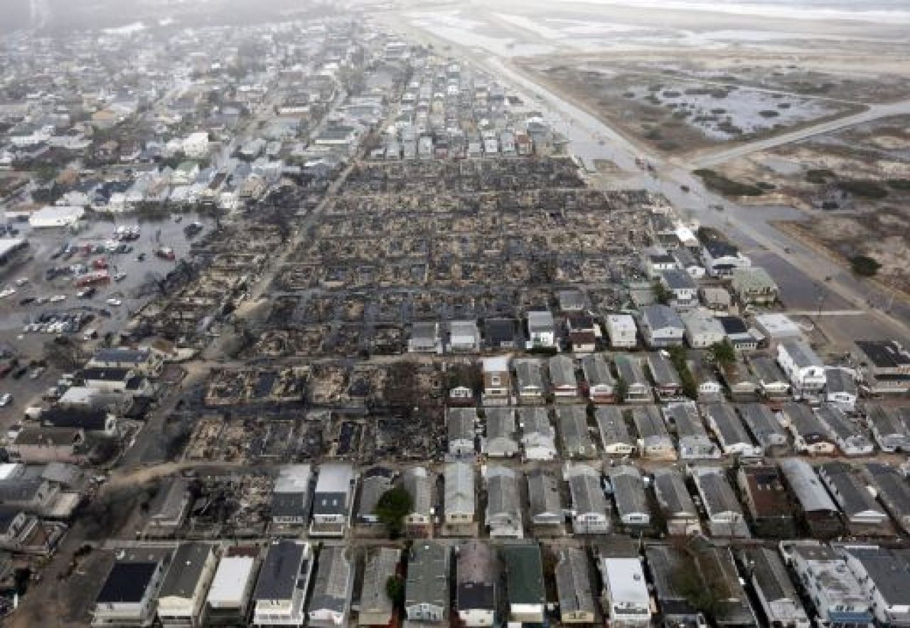FOTO CUTREMURATOR! Aici erau 111 case! Imaginea DISPERATA a americanilor dupa uraganul Sandy! Cum arata New York:_15