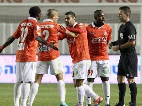 Golgeterul PERFECT care a fost la un pas de Steaua, implicat intr-un SCANDAL! Fanii au aruncat cu banane in el, le-a dat o replica geniala! Decizia HALUCINANTA a arbitrului: