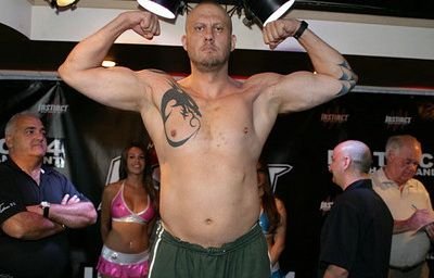 De la Stallone si Jim Carey la ringul Local Kombat! Vezi cum se pregateste ROMANUL GIGANT de 2.11m pentru debutul in Romania:_4