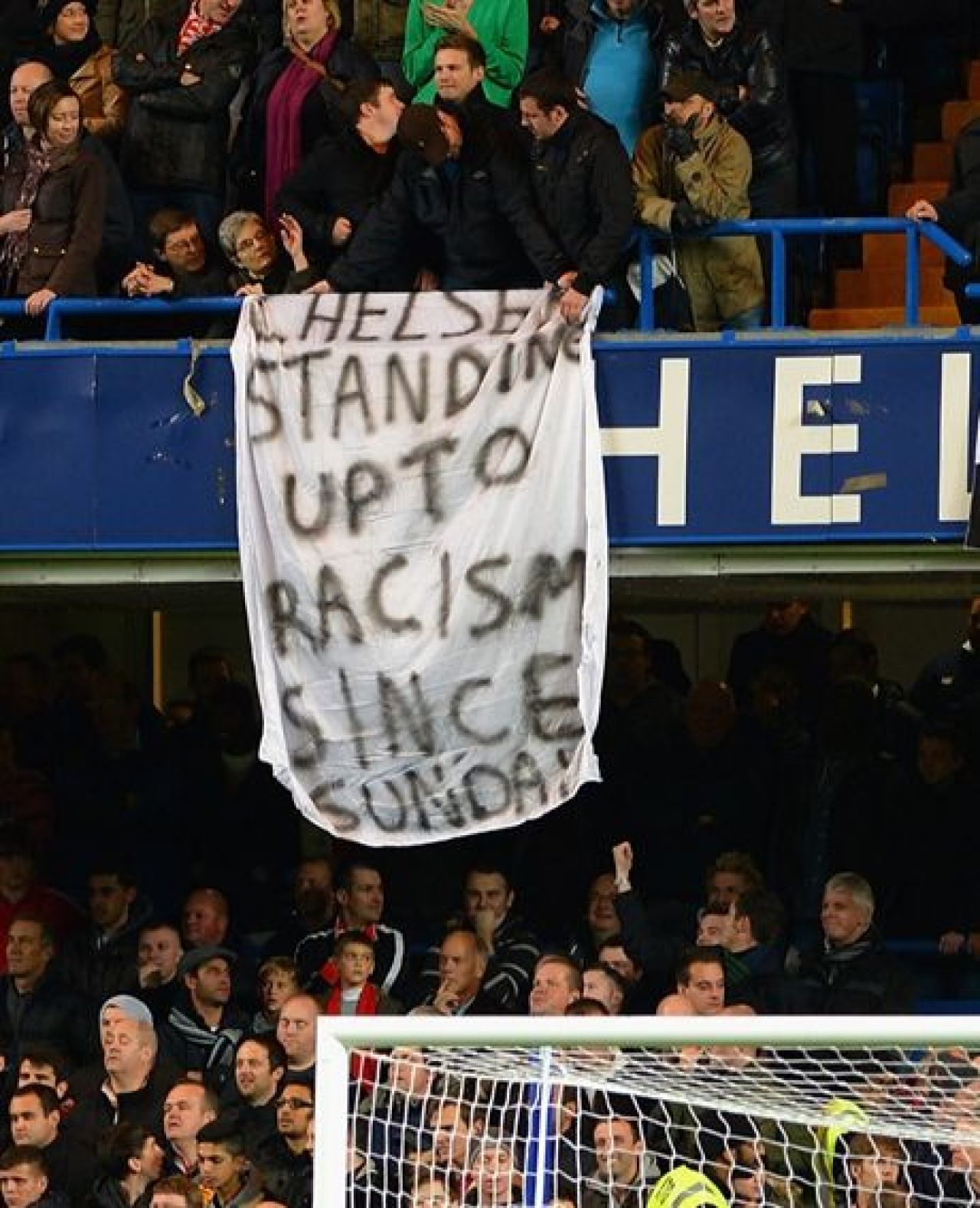 Meci de INFARCT pe Stamford Bridge: Chelsea 5-4 Manchester United! Doua BANNERE de senzatie afisate de fanii lui United: GIF si VIDEO_3