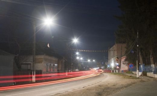 Prima localitate din Romania iluminata ca Los Angeles! Noaptea mergi&nbsp;cu FARURILE stinse! Ce oras MARE introduce acelasi sistem: