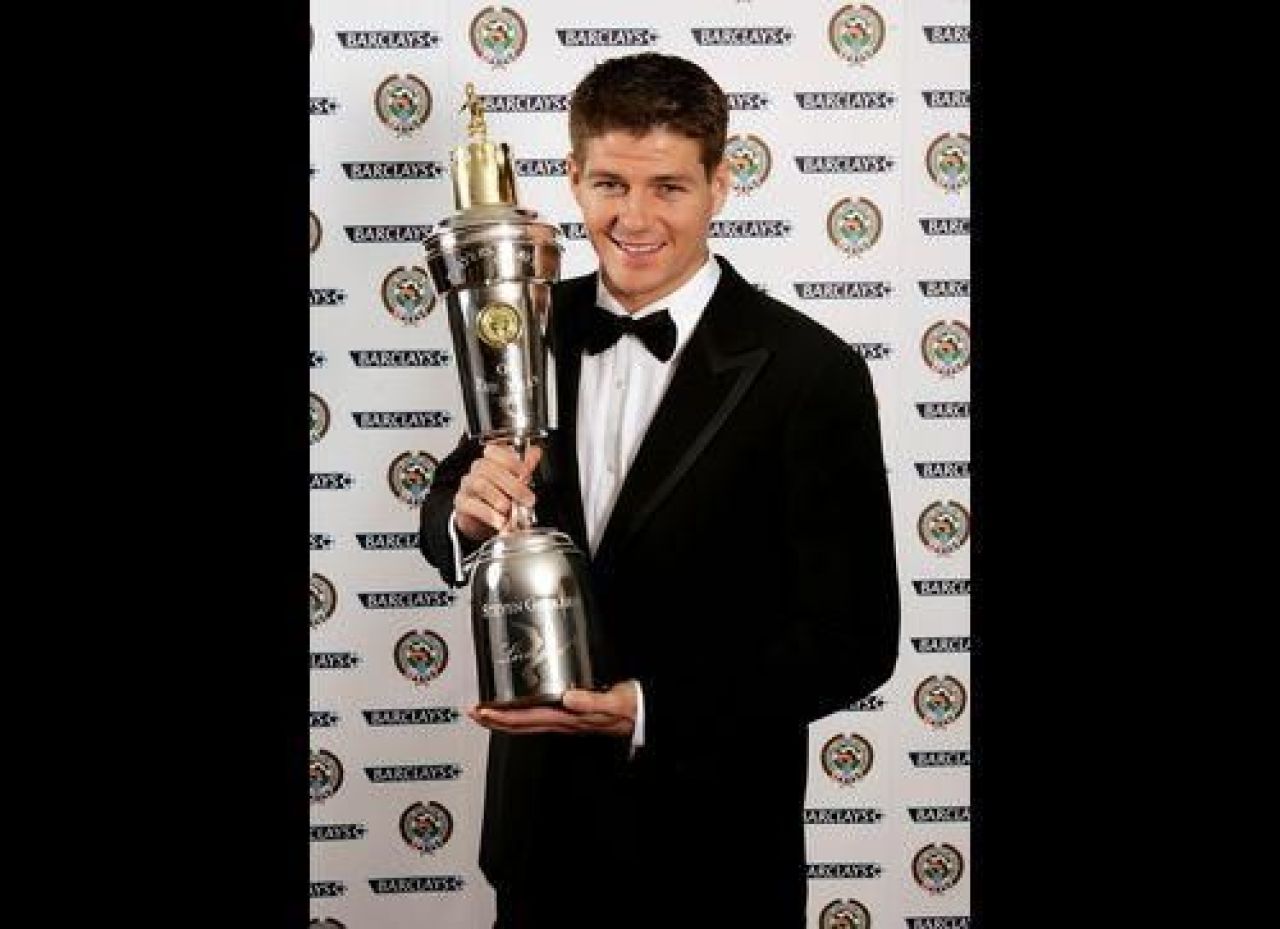 Una dintre ultimele LEGENDE ale fotbalului! Steven Gerrard intra astazi in istorie! Performanta fabuloasa a jucatorului RESPECTAT de o lume intreaga:_16