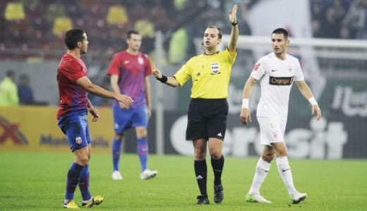 Revin arbitri romani la derby-uri! Un club si-a retras cererea pentru 3 meciuri tari din tur! Steaua si Rapid i-ar putea interzice definitiv pe straini!