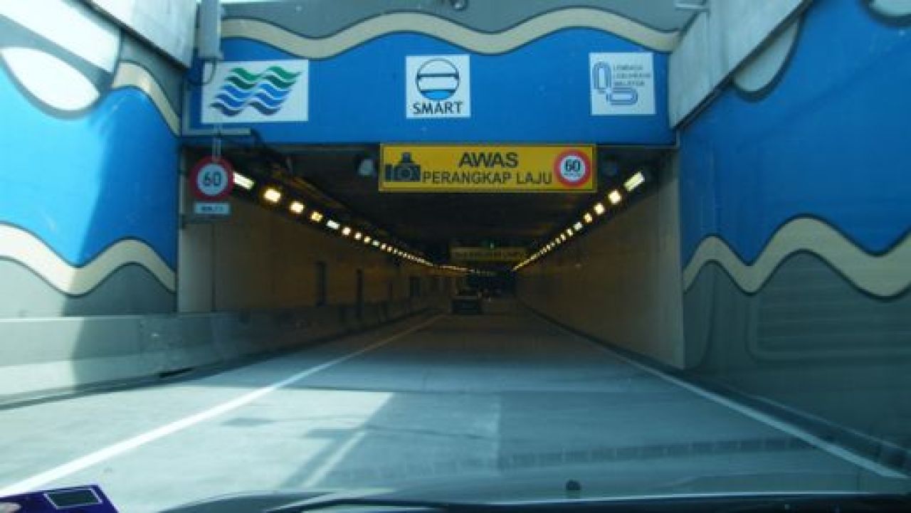 FOTO FOARTE TARE! Cele mai tari TUNELURI din lume! Drumuri EPICE pentru masina ta! Cand vedem asa ceva in Romania?_5