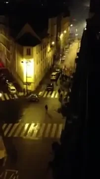 HAOS pe strazile din Paris inainte de PSG 4-0 Dinamo! 103 ULTRASI CROATI au fost arestati dupa ce au incendiat un magazin si s-au batut cu jandarmii! VIDEO