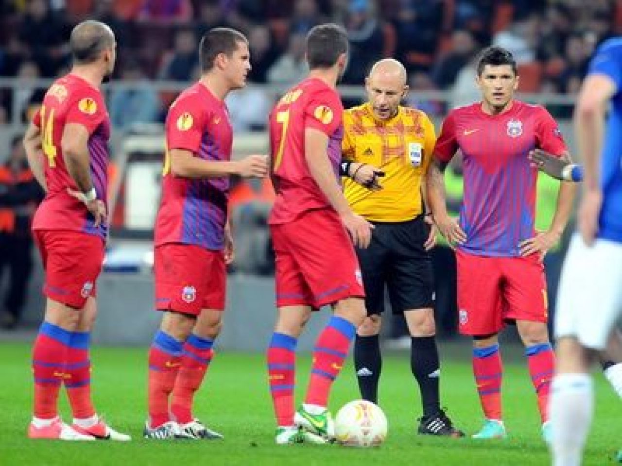 LOW BATTERY! Vedeta Stelei are becul rosu aprins: 99 de zile FARA GOL in tricoul Stelei! MILIOANELE lui Becali zboara pe geam:_1