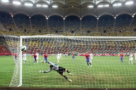LOW BATTERY! Vedeta Stelei are becul rosu aprins: 99 de zile FARA GOL in tricoul Stelei! MILIOANELE lui Becali zboara pe geam:_2