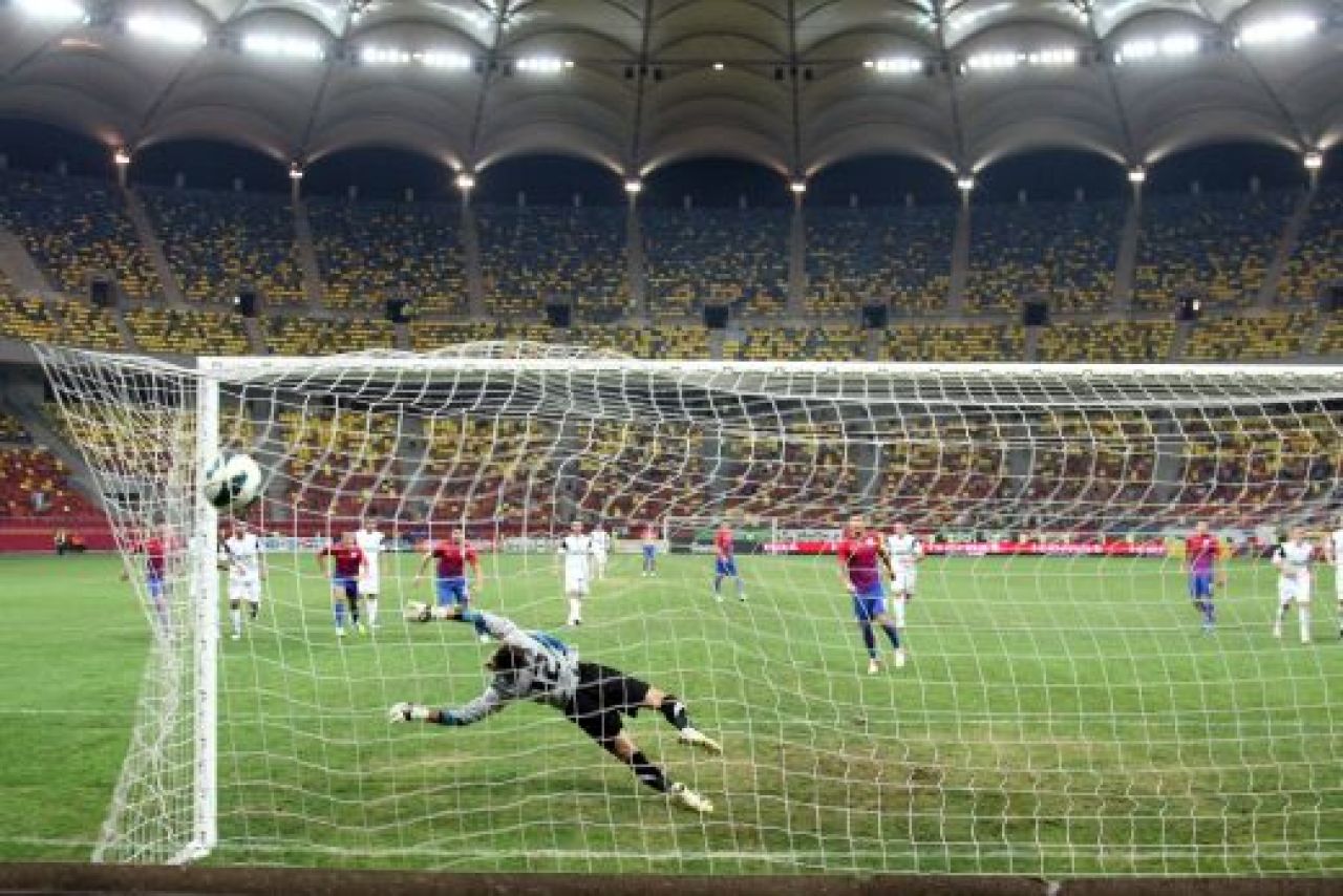 LOW BATTERY! Vedeta Stelei are becul rosu aprins: 99 de zile FARA GOL in tricoul Stelei! MILIOANELE lui Becali zboara pe geam:_2