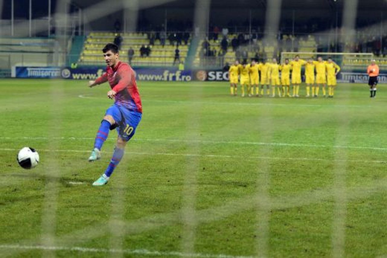 LOW BATTERY! Vedeta Stelei are becul rosu aprins: 99 de zile FARA GOL in tricoul Stelei! MILIOANELE lui Becali zboara pe geam:_3
