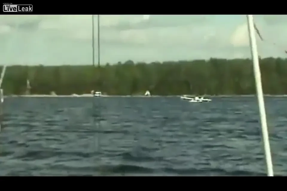 Cel mai prost MILIARDAR rus! A vrut sa faca o acrobatie in aer si a facut PRAF un avion de sute de mii de euro! VIDEO