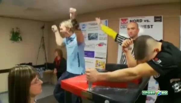 Are un brat CAT CASA, dar cealalta mana e cat a unui bebelus! POPEYE vine sa se bata cu campionul Romaniei la Skandenberg! VIDEO