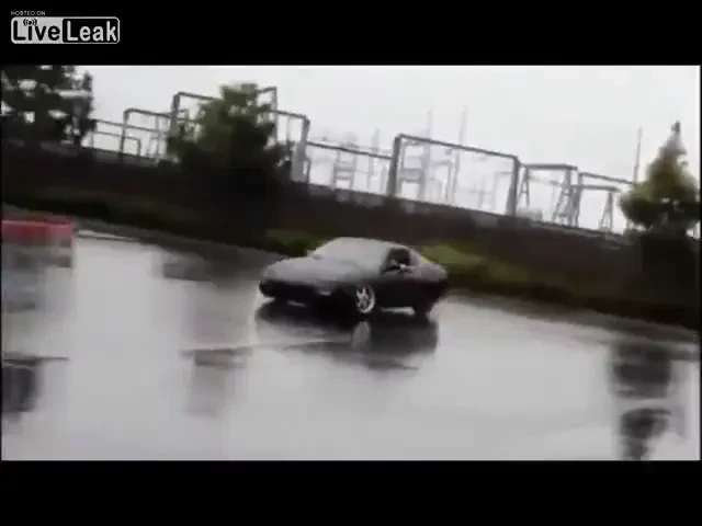 O gluma de zeci de mii de dolari! Cel mai jenant drift din America! Faza dupa care ii venea sa nu mai iasa din masina! VIDEO