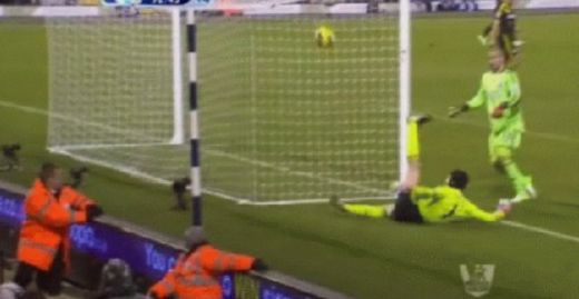 La un PAS sa fie erou! Ce cauta asta aici? s-au intrebat toti colegii lui Tamas cand au vazut ce facea portarul Cech! Faza de fotbal TOTAL: