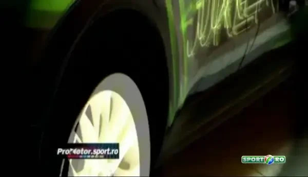 VIDEO Panica la mall! Slalom printre vitrine cu o jukarie de 190 de cai!