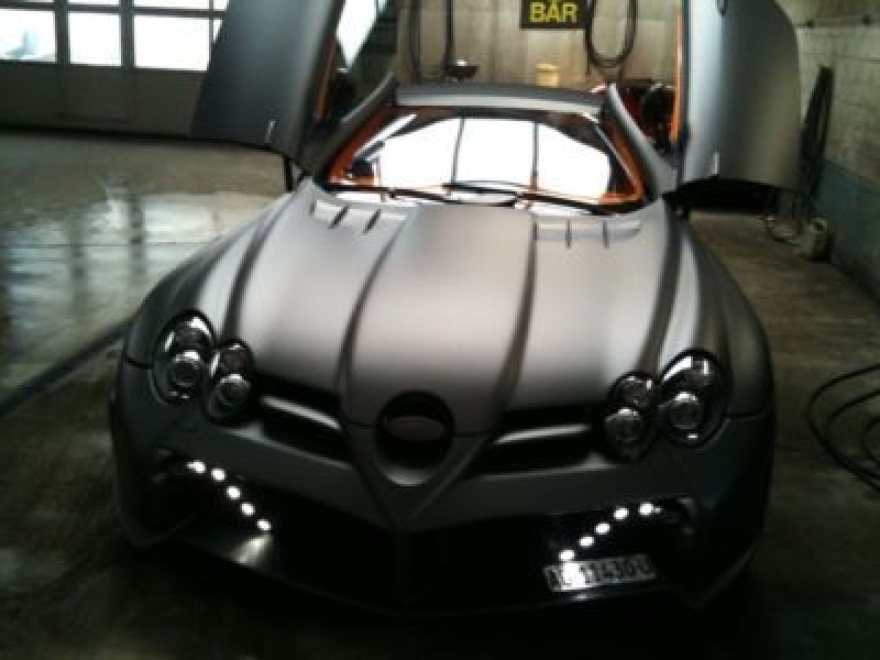 FOTO Asta e cea mai SCUMPA masina scoasa la vanzare in Romania! Un Mercedes SLR BESTIAL cu 700 de cai! Cat costa o asemenea BIJUTERIE:_1