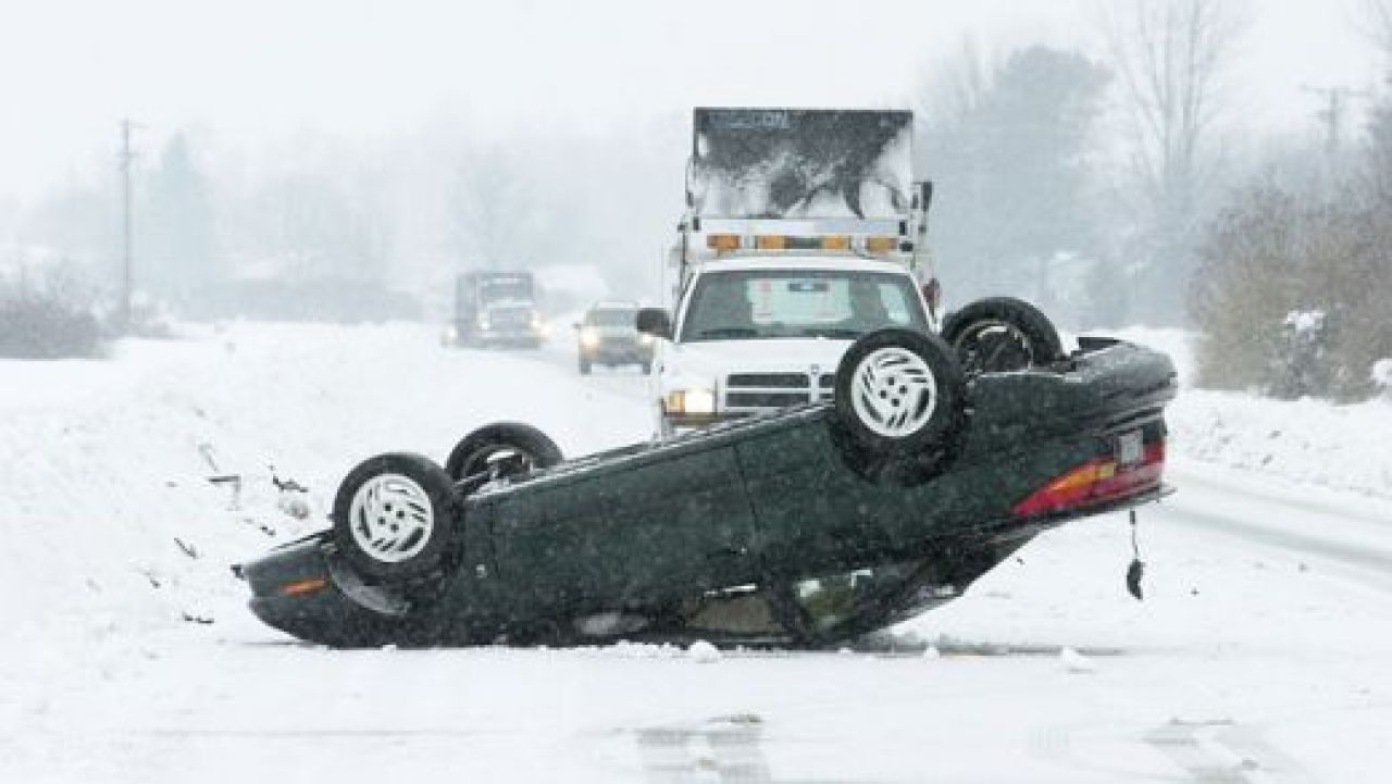 FOTO Top 10 sfaturi pentru condusul pe timp de IARNA! Cum sa supravietuiesti in urmatoarele trei luni fara ACCIDENT!_10