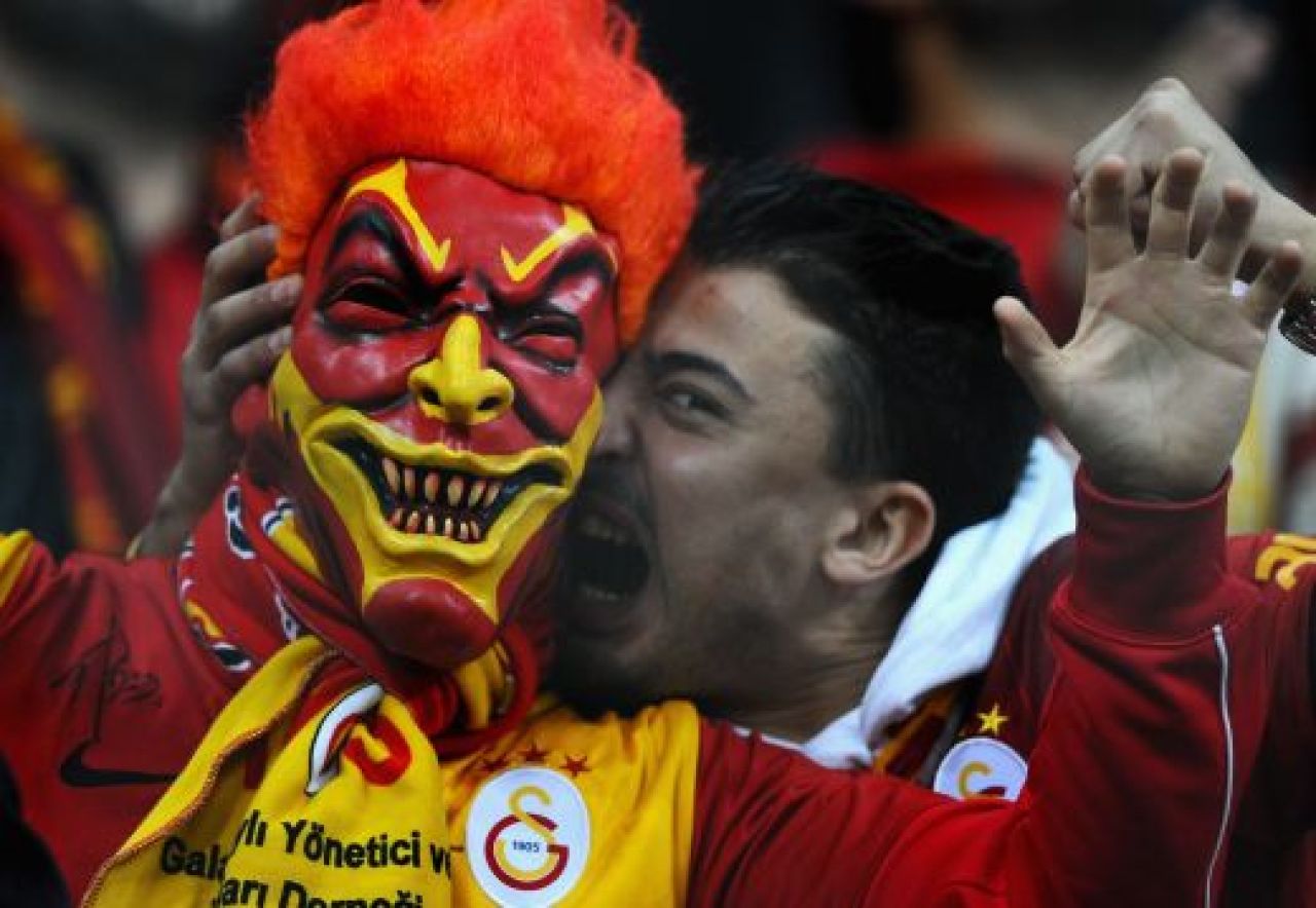 FOTO Turcii i-au aratat ce inseamna IADUL lui Manchester United! Atmosfera de COSMAR pentru oamenii lui Ferguson cu Galata! Ati mai vazut asa ceva pana acum?_1