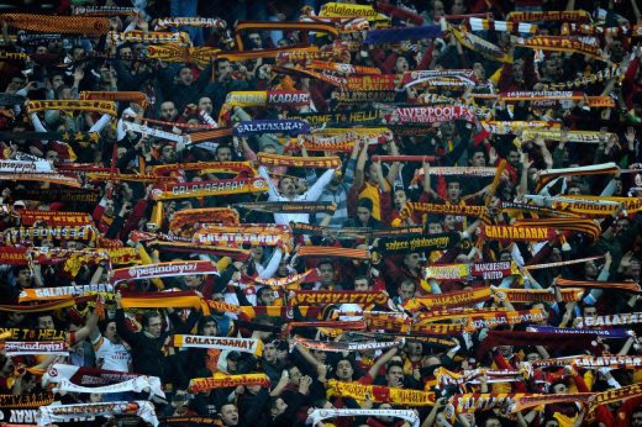 FOTO Turcii i-au aratat ce inseamna IADUL lui Manchester United! Atmosfera de COSMAR pentru oamenii lui Ferguson cu Galata! Ati mai vazut asa ceva pana acum?_3