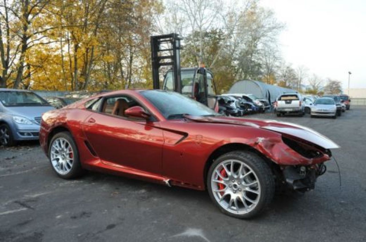 INCREDIBIL! Masina in care era sa-si PIARDA VIATA Cristiano Ronaldo a ajuns pe eBay! Suma uriasa care va fi platita pentru ramasitele Ferrari-ului:_2