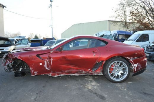 INCREDIBIL! Masina in care era sa-si PIARDA VIATA Cristiano Ronaldo a ajuns pe eBay! Suma uriasa care va fi platita pentru ramasitele Ferrari-ului:_4