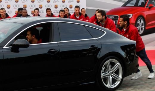 FOTO Messi si Iniesta au trecut pe TURBO DIESEL, Xavi si-a luat limuzina neagra! Jucatorii Barcei au primit masini noi! Ce conduc liderii din Primera: