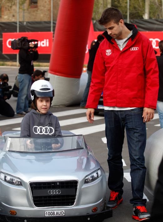 FOTO Messi si Iniesta au trecut pe TURBO DIESEL, Xavi si-a luat limuzina neagra! Jucatorii Barcei au primit masini noi! Ce conduc liderii din Primera:_4