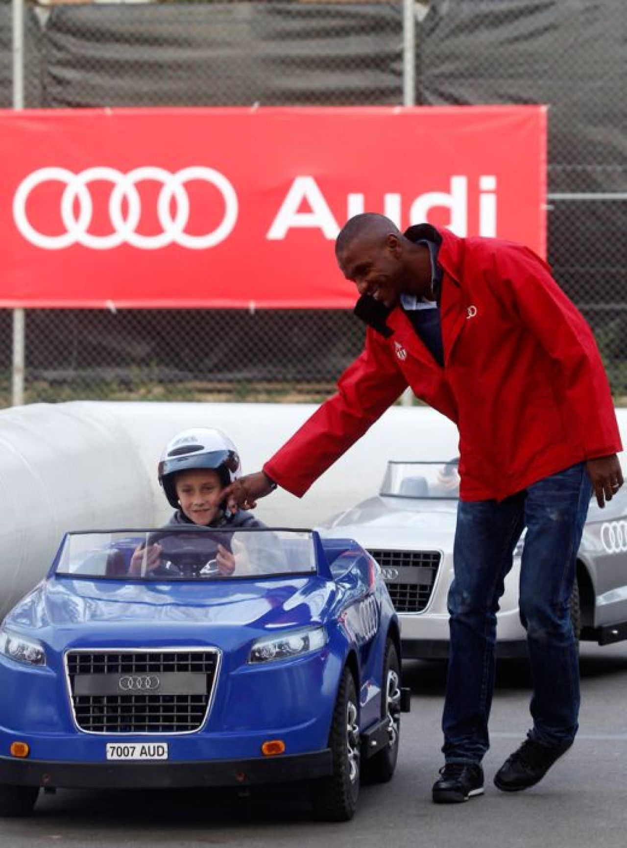 FOTO Messi si Iniesta au trecut pe TURBO DIESEL, Xavi si-a luat limuzina neagra! Jucatorii Barcei au primit masini noi! Ce conduc liderii din Primera:_9