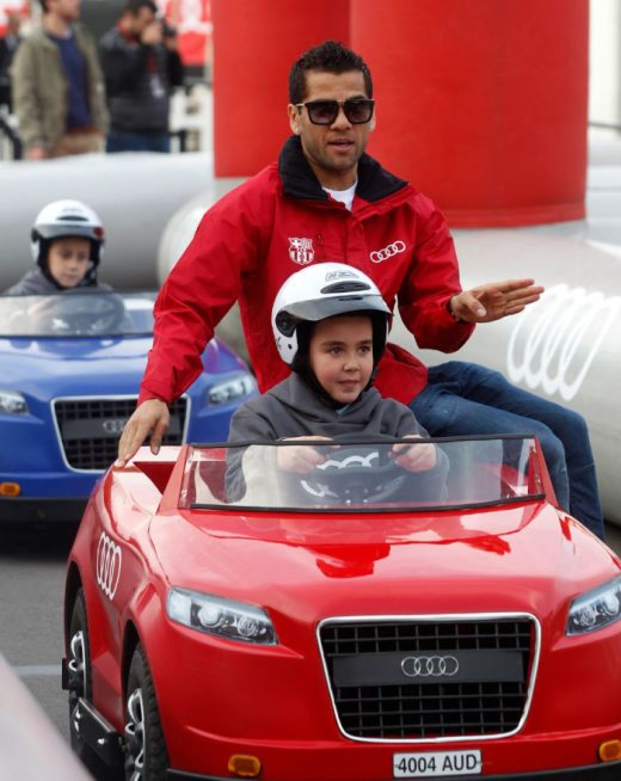 FOTO Messi si Iniesta au trecut pe TURBO DIESEL, Xavi si-a luat limuzina neagra! Jucatorii Barcei au primit masini noi! Ce conduc liderii din Primera:_10