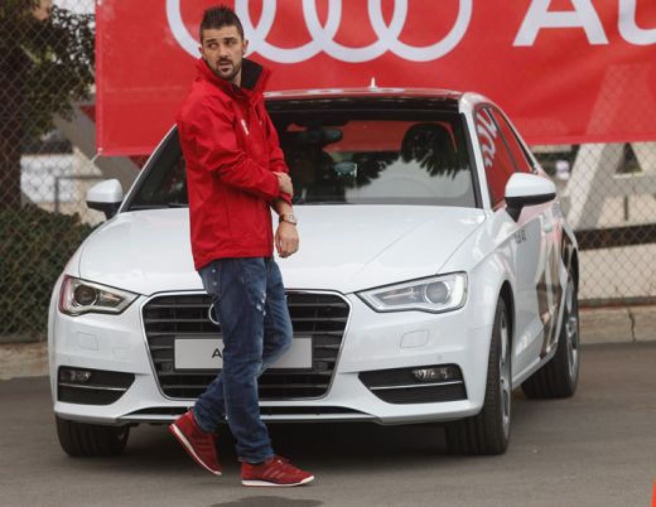 FOTO Messi si Iniesta au trecut pe TURBO DIESEL, Xavi si-a luat limuzina neagra! Jucatorii Barcei au primit masini noi! Ce conduc liderii din Primera:_11