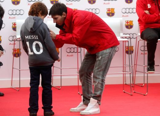 FOTO Messi si Iniesta au trecut pe TURBO DIESEL, Xavi si-a luat limuzina neagra! Jucatorii Barcei au primit masini noi! Ce conduc liderii din Primera:_13
