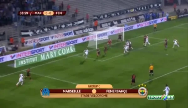 Au innebunit TOTI! Dupa Chiriches, Zlatan si Mexes, un nou gol superb din FOARFECA in Europa League! Executia cu care a hipnotizat 3 fundasi si portarul! VIDEO