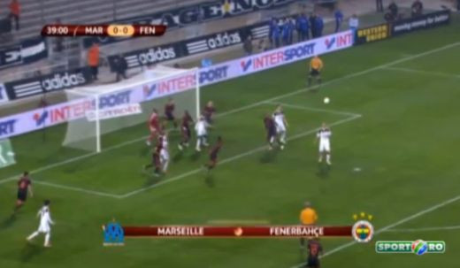 Au innebunit TOTI! Dupa Chiriches, Zlatan si Mexes, un nou gol superb din FOARFECA in Europa League! Executia cu care a hipnotizat 3 fundasi si portarul! VIDEO