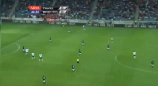 Pe locuri, fiti gata, SUT BOMBA! Nu clipi ca ratezi momentul! Mingea trimisa incredibil direct la vinclu de la aproape 40m: VIDEO