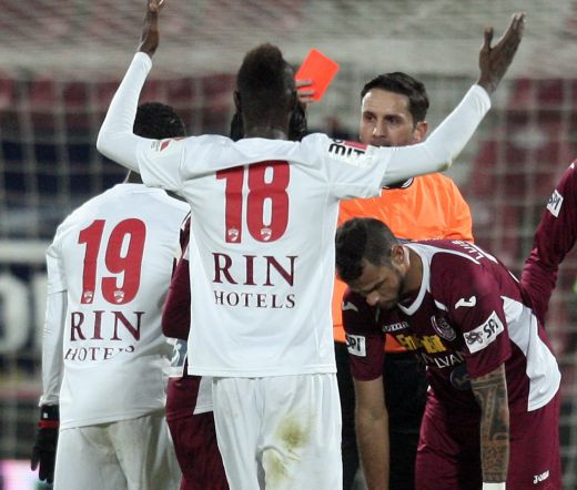 Oficialii lui Dinamo, exasperati de arbitraj: O mizerie! Coltescu a jucat la CFR! Faza care i-a scos din minti pe dinamovisti! VIDEO