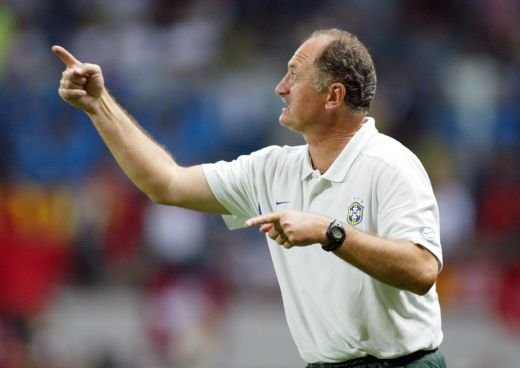 A fost zeu pentru 200 de milioane de oameni, acum este chemat sa scrie din nou istorie! Ultimul om care a adus un titlu mondial Braziliei, s-a intors! Galeria zilei:_2